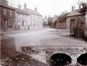 High Street looking towards Oakley Arms about 1920